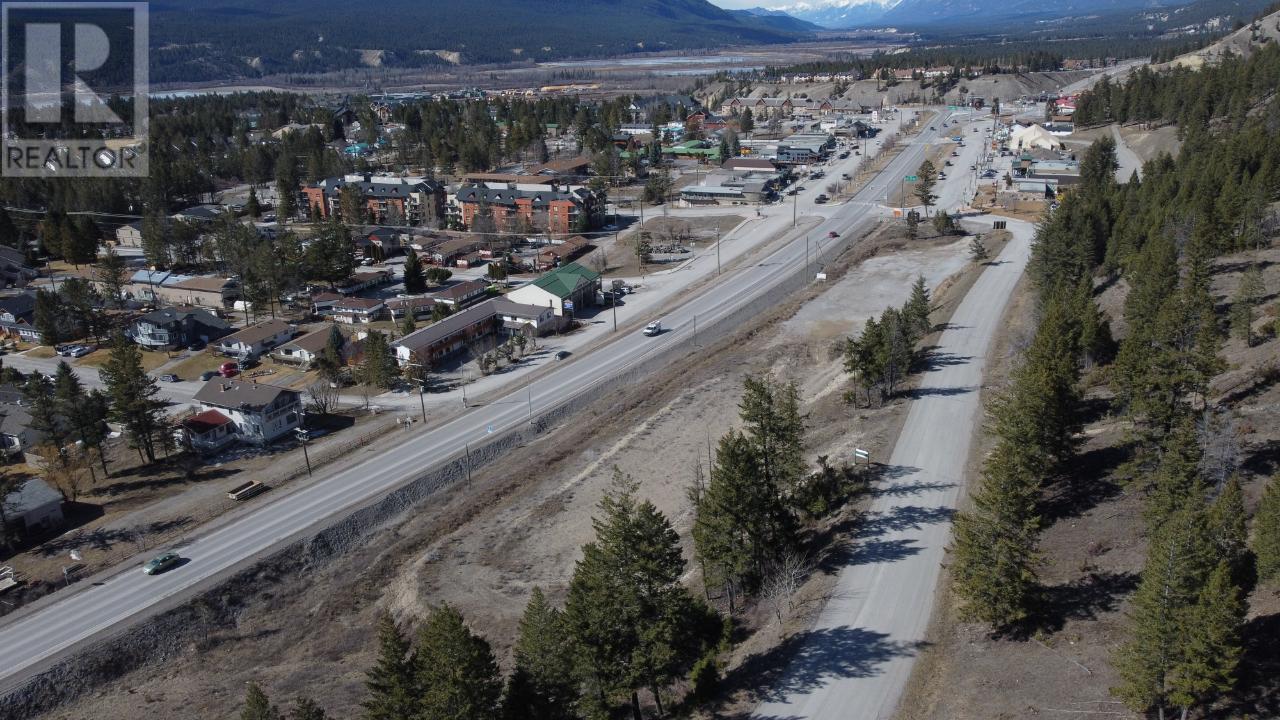 7585 Redstreak Park Road, Radium Hot Springs, British Columbia  V0A 1M0 - Photo 1 - 2454295