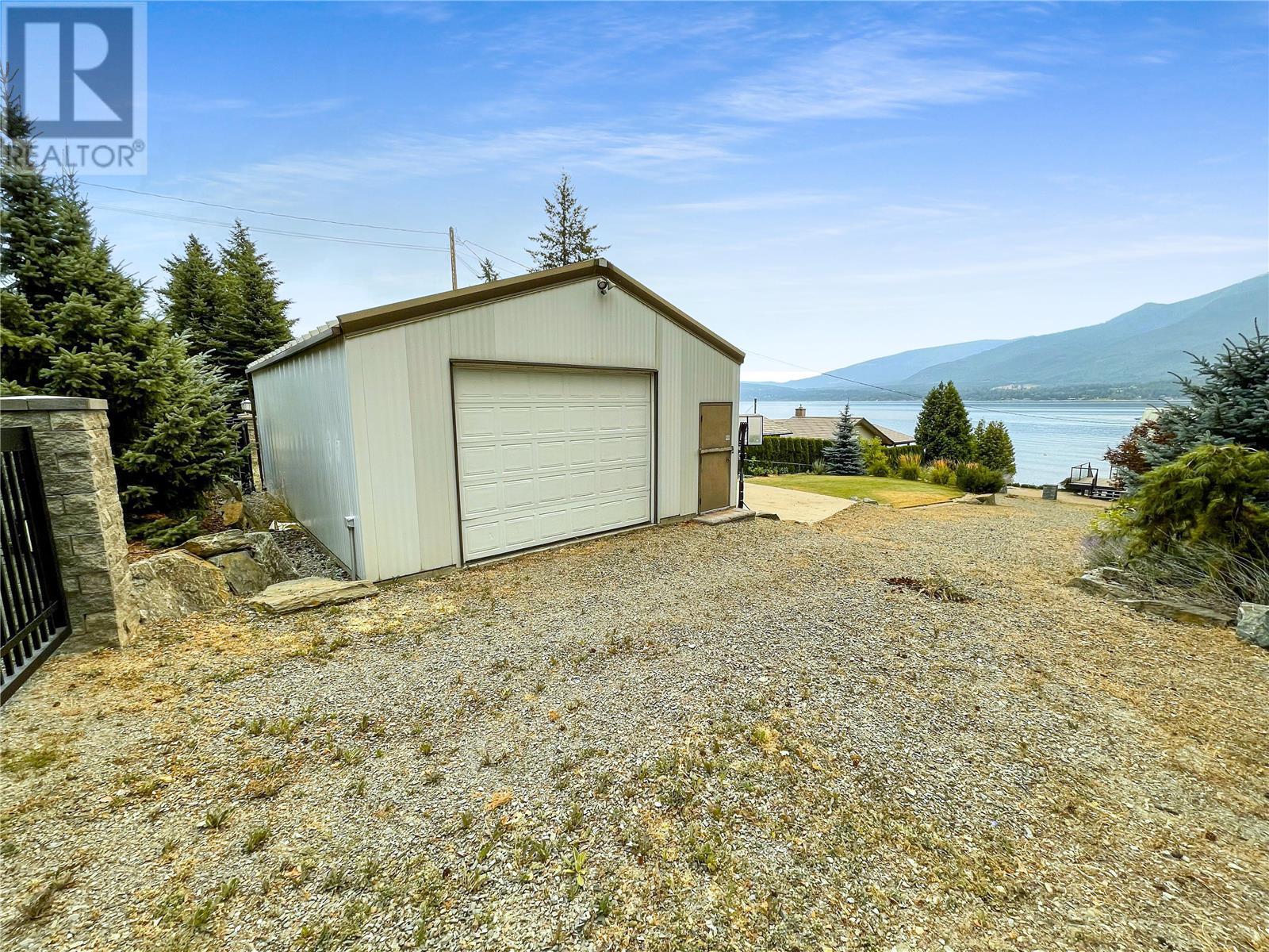 2960 Mabry Road, Lee Creek, British Columbia  V0E 1M4 - Photo 37 - 10281482