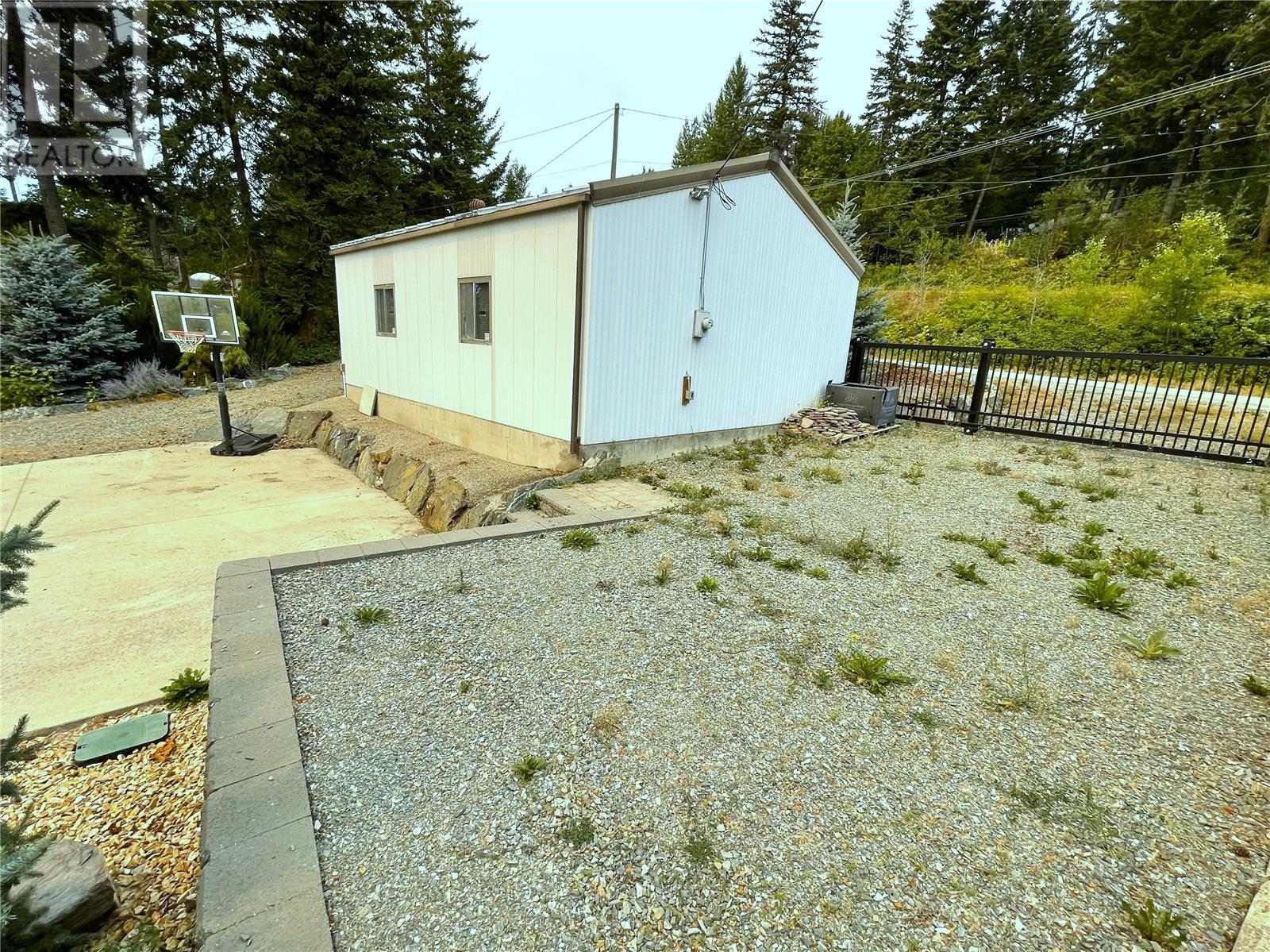 2960 Mabry Road, Lee Creek, British Columbia  V0E 1M4 - Photo 39 - 10281482