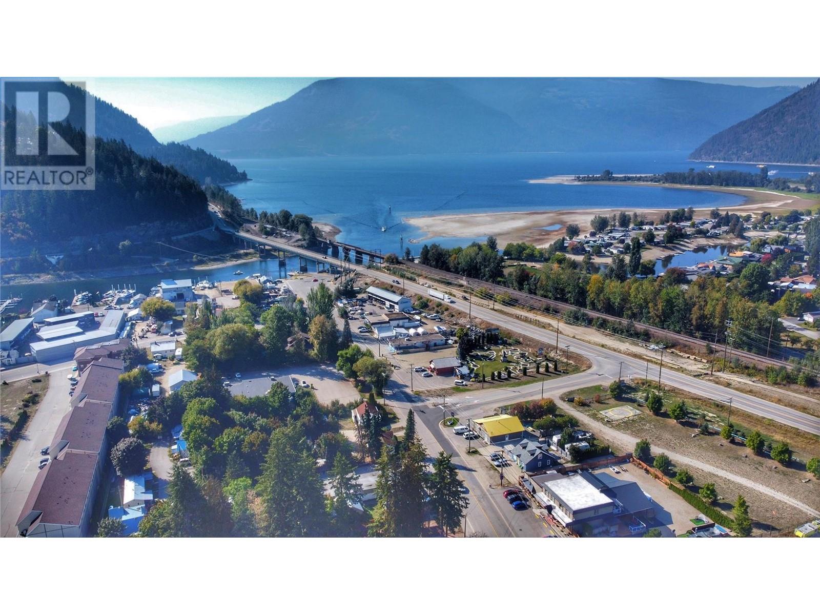 401 Finlayson Street, Sicamous, British Columbia  V0E 2V0 - Photo 5 - 10286053