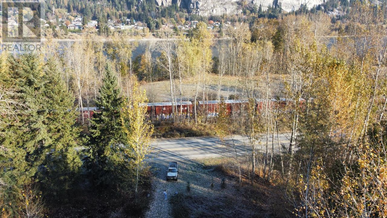 1620 Arrow Lakes Drive, Castlegar, British Columbia  V1N 1C1 - Photo 40 - 2473895