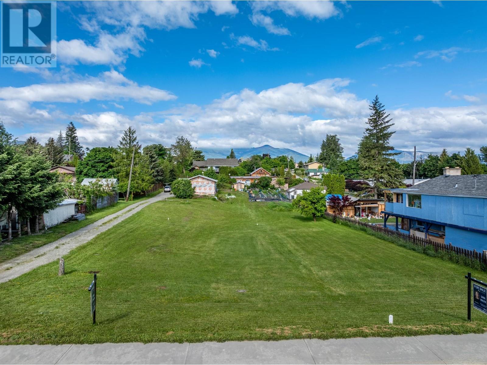 517 16th Avenue, Creston, British Columbia  V0B 1G5 - Photo 4 - 2474525