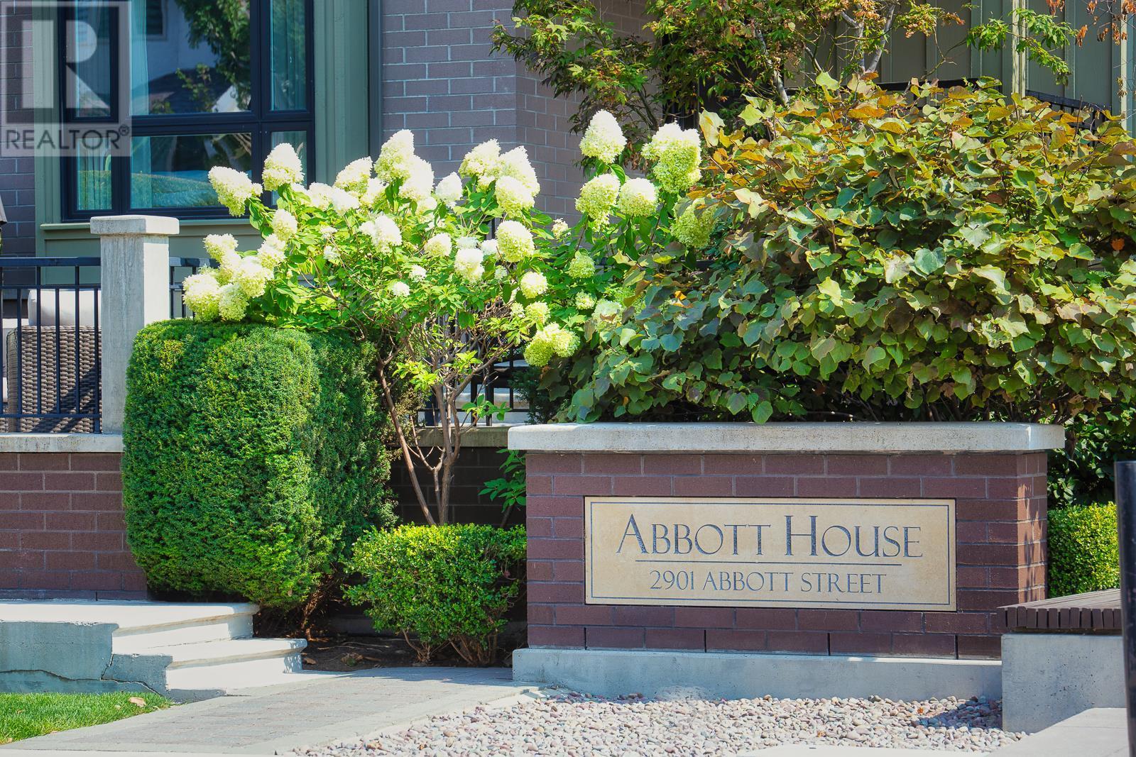 2901 Abbott Street Unit# 102, Kelowna, British Columbia  V1Y 1G7 - Photo 2 - 10302271