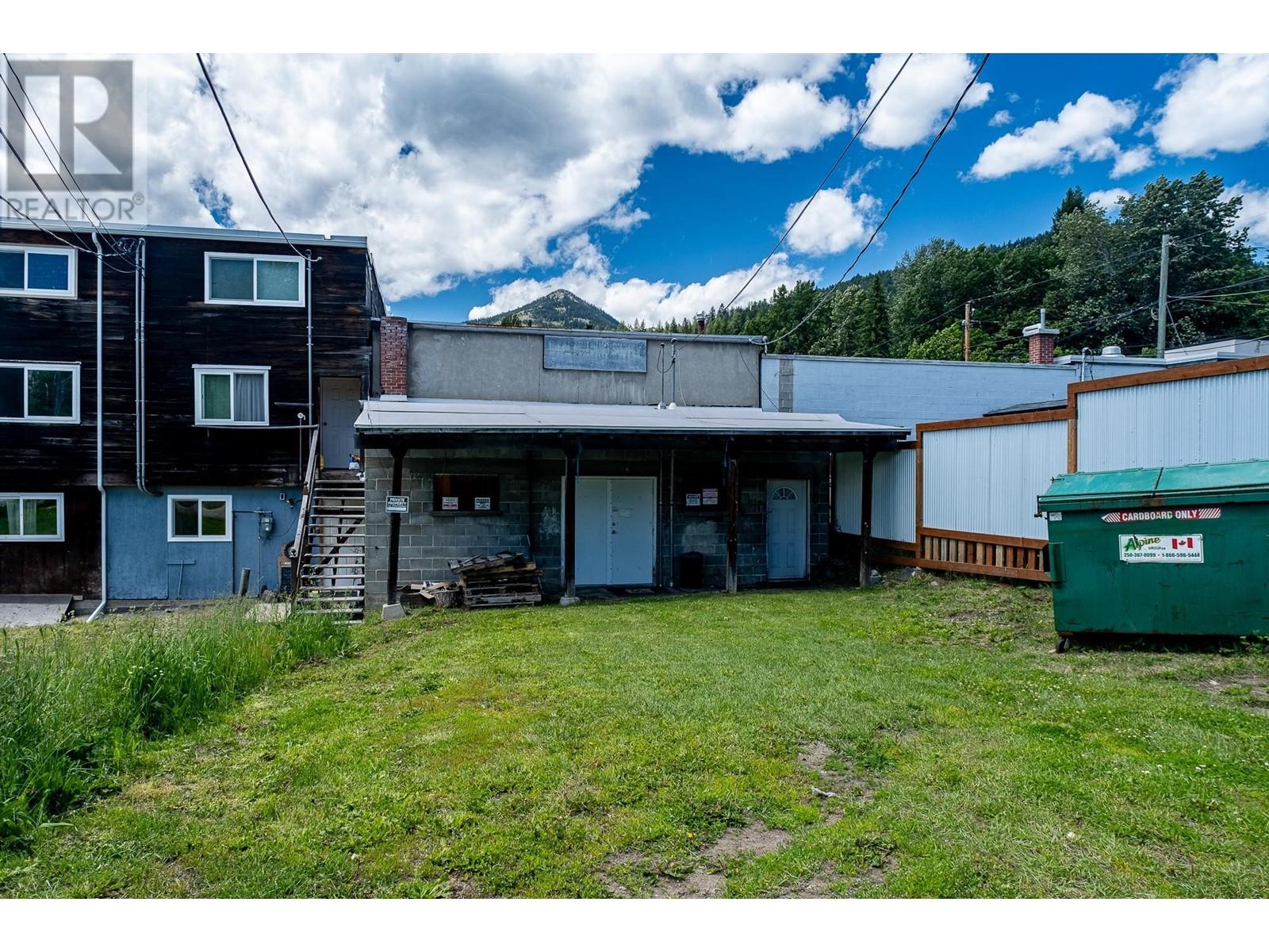 2080 Washington Street, Rossland, British Columbia  V0G 1Y0 - Photo 11 - 2474569