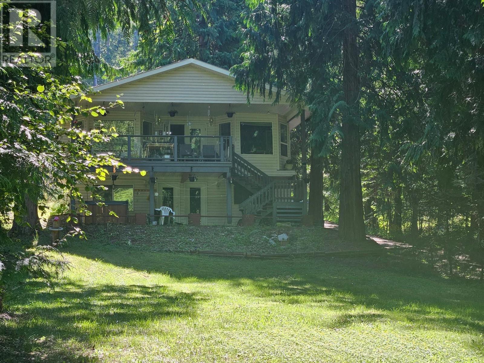 534 Bayview Road, Nakusp, British Columbia  V0G 1R1 - Photo 2 - 2474685