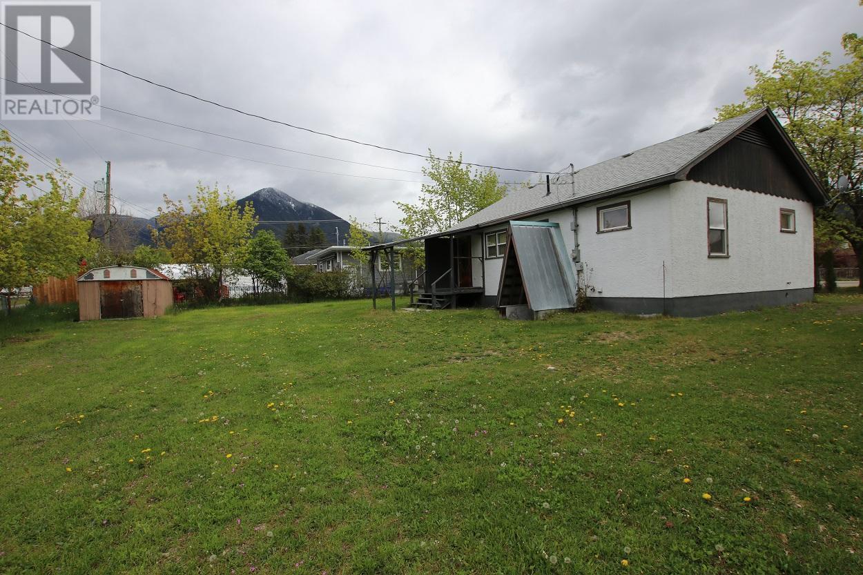 312 6th Avenue, Nakusp, British Columbia  V0G 1R0 - Photo 12 - 2474779