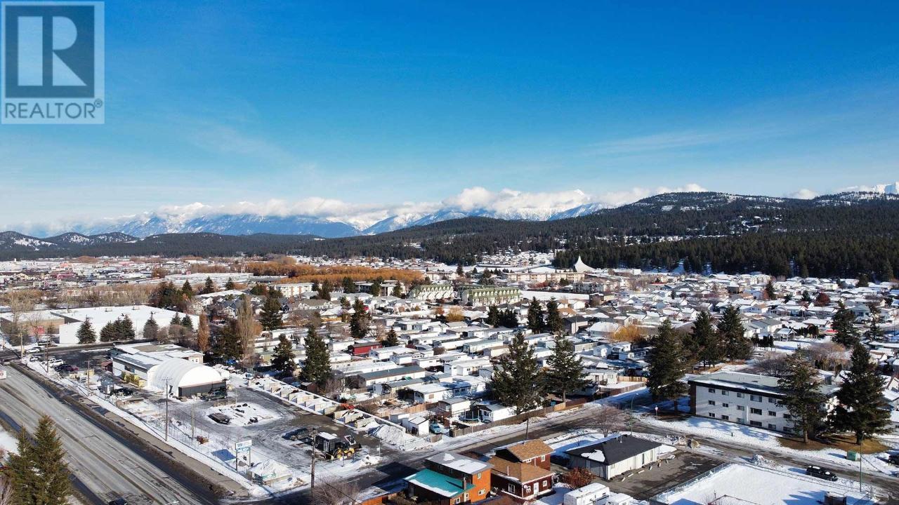 2025 10th Street, Cranbrook, British Columbia  V1C 4H5 - Photo 1 - 2474843