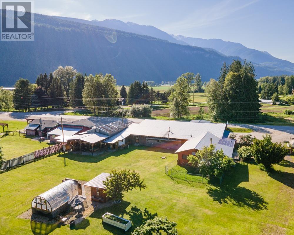 13312 31 Highway, Meadow Creek, British Columbia  V0G 1N0 - Photo 2 - 2475153