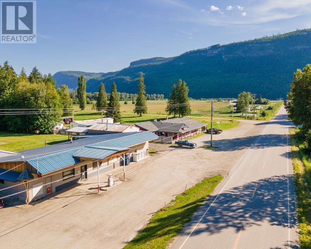 13312 31 Highway, Meadow Creek, British Columbia  V0G 1N0 - Photo 2 - 2475152