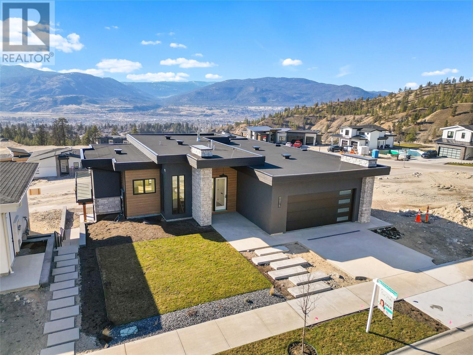 1075 Elk Street, Penticton, British Columbia  V2A 0C9 - Photo 1 - 10305887