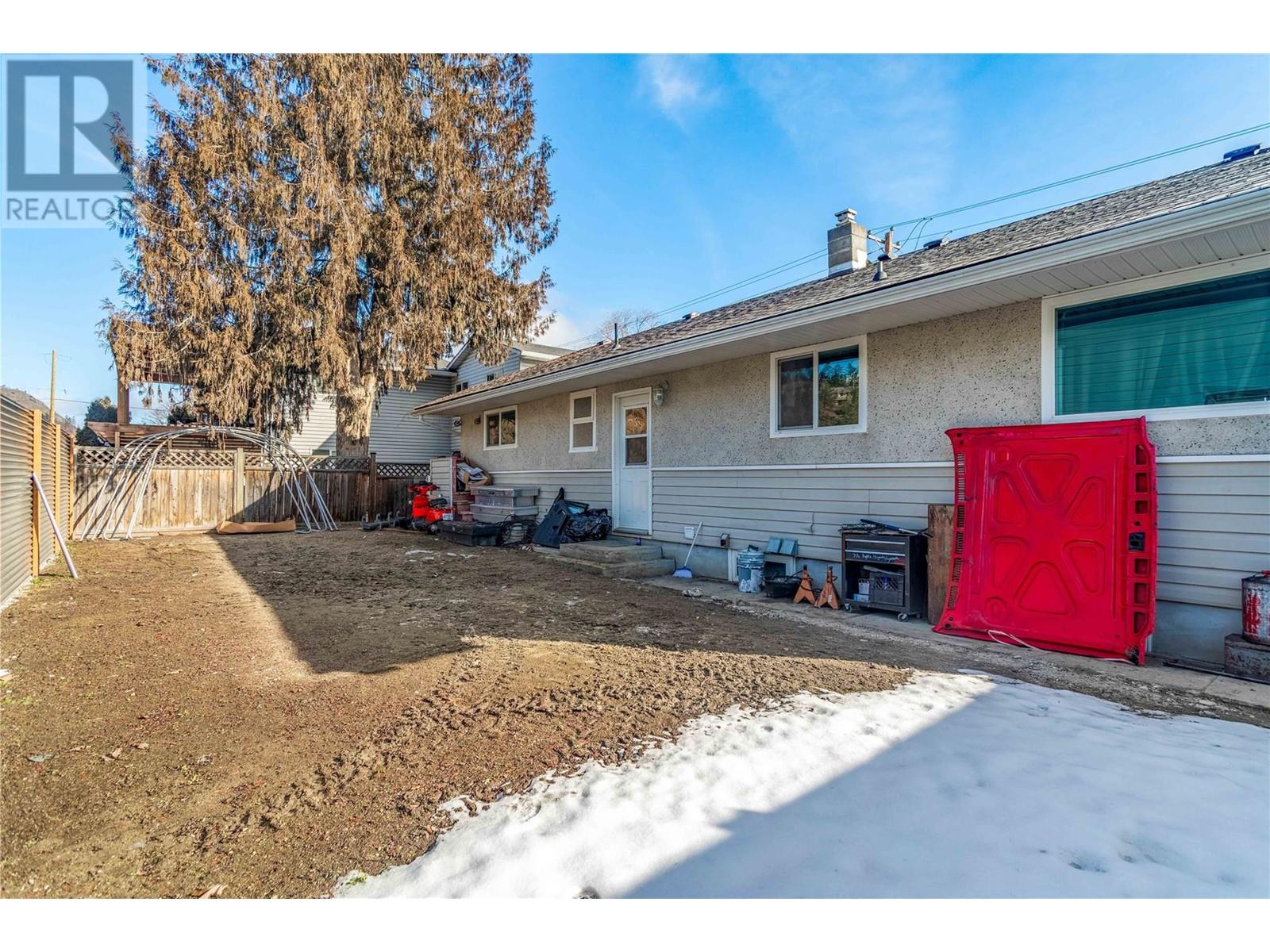 470 Snowsell Street N, Kelowna, British Columbia  V1V 2C7 - Photo 3 - 10304754