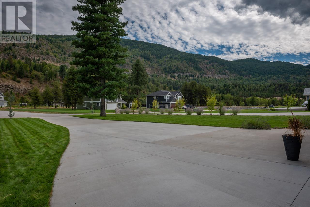 729 Prairie South Road, Castlegar, British Columbia  V1N 4K6 - Photo 69 - 2475307