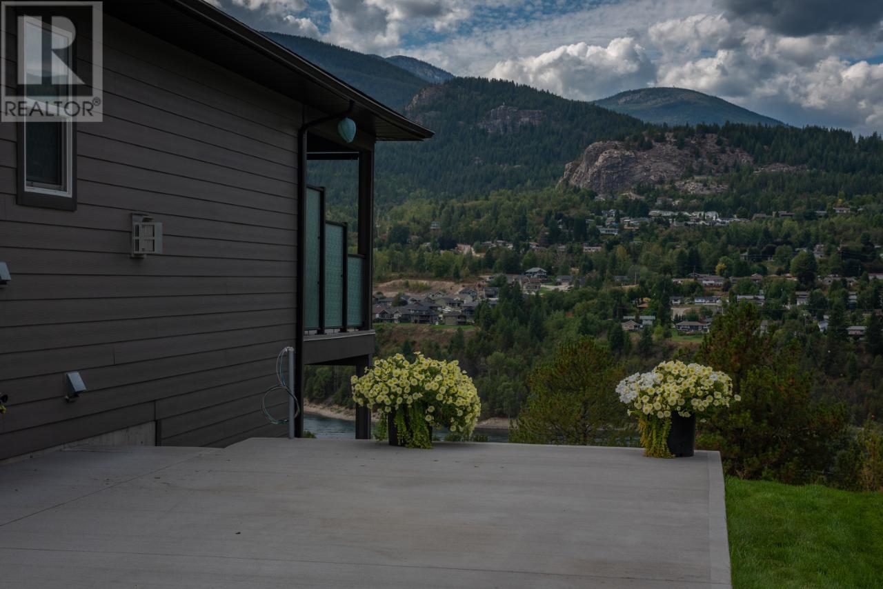 729 Prairie South Road, Castlegar, British Columbia  V1N 4K6 - Photo 70 - 2475307