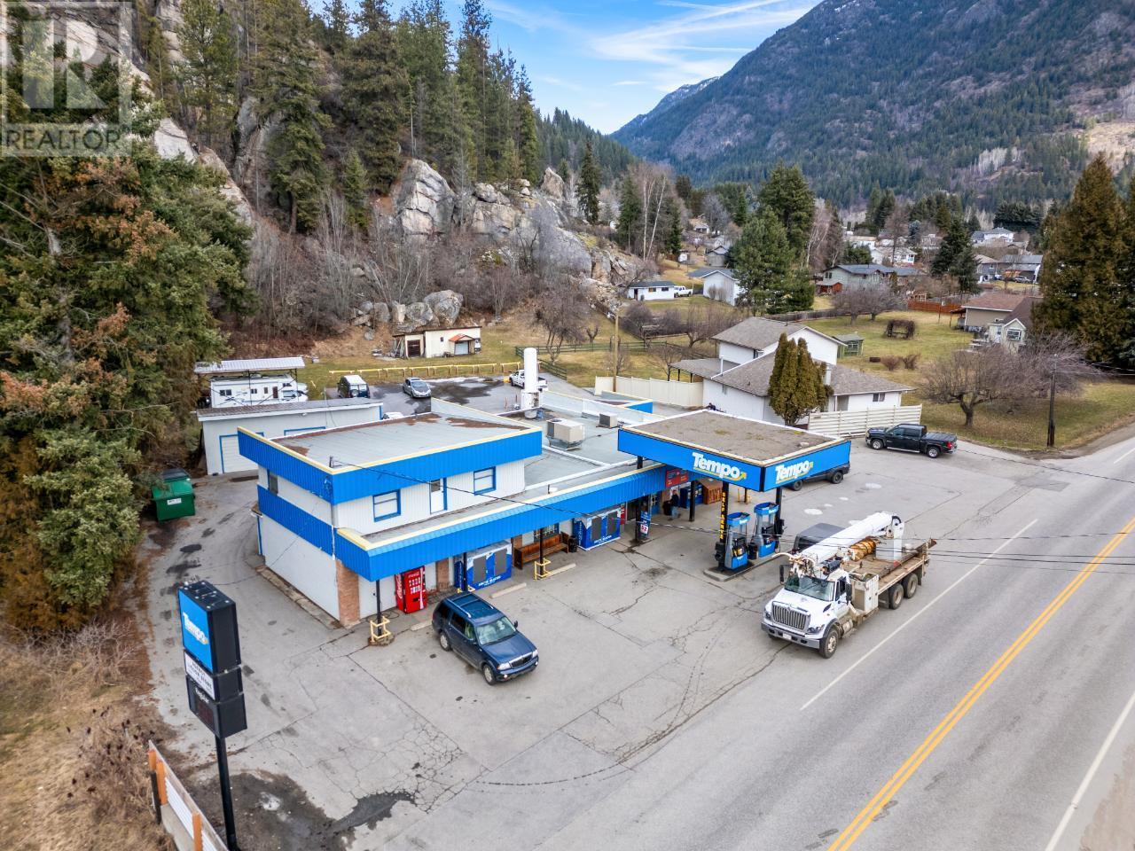 2593 Bwater Rd Road, Castlegar, British Columbia  V0G 1X0 - Photo 1 - 2475519