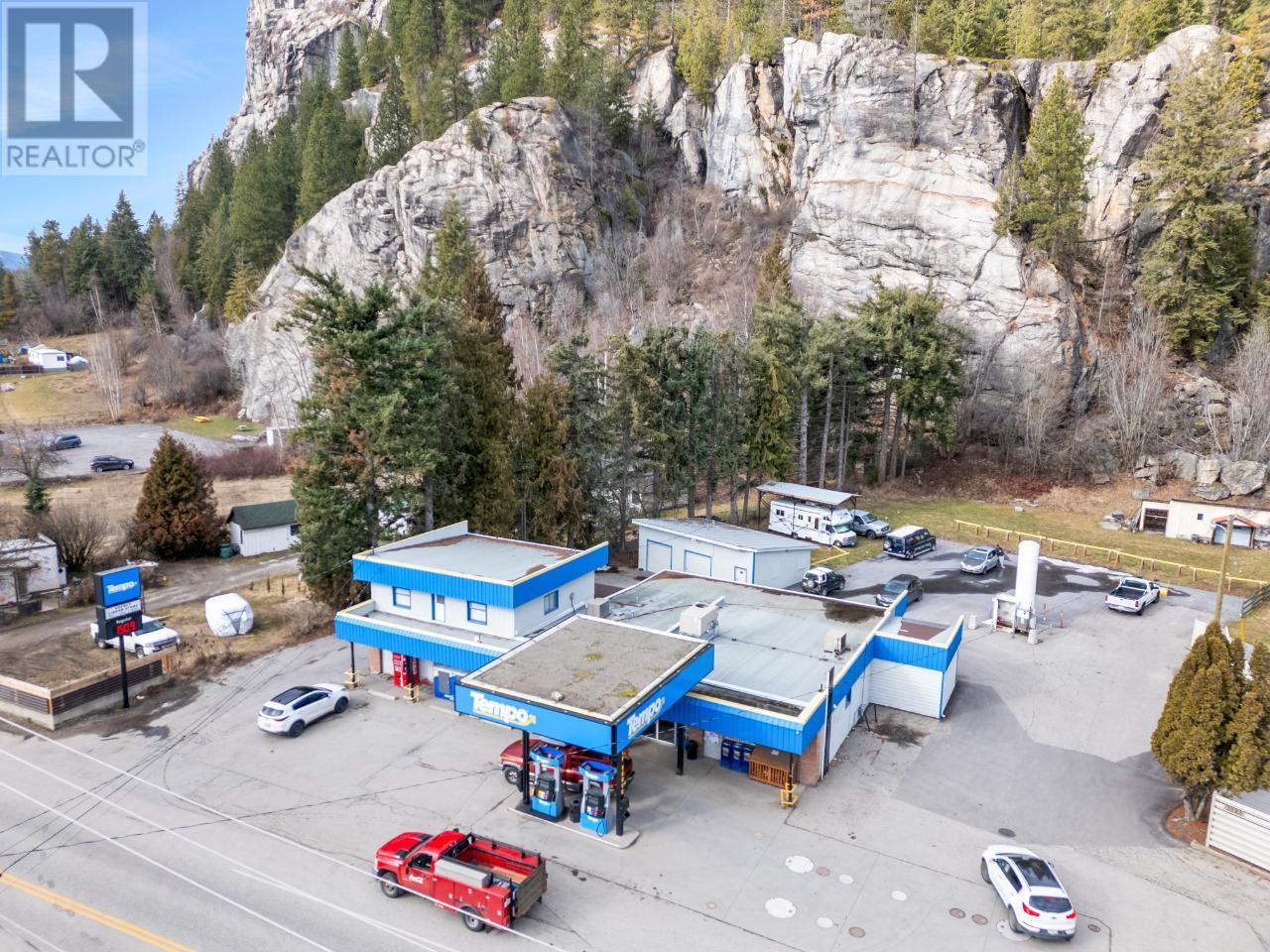 2593 Bwater Rd Road, Castlegar, British Columbia  V0G 1X0 - Photo 2 - 2475519