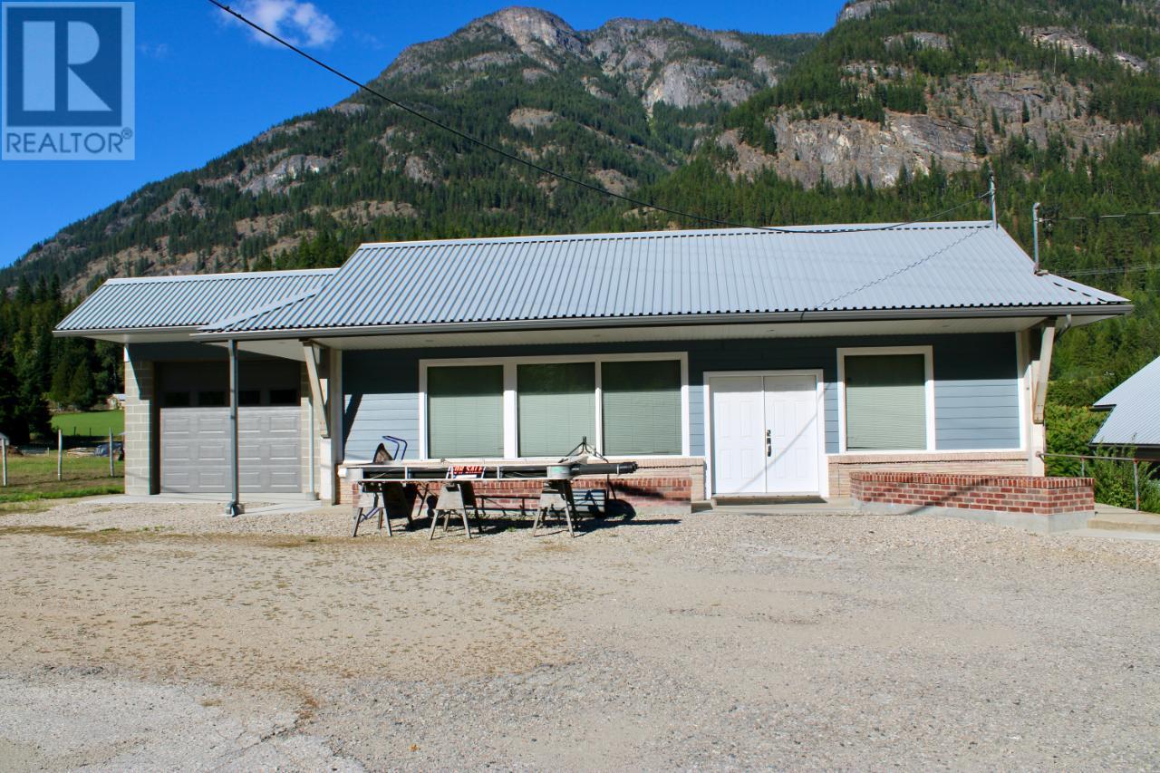 3152 6 Highway, Slocan Park, British Columbia  V0G 2E0 - Photo 10 - 2475551