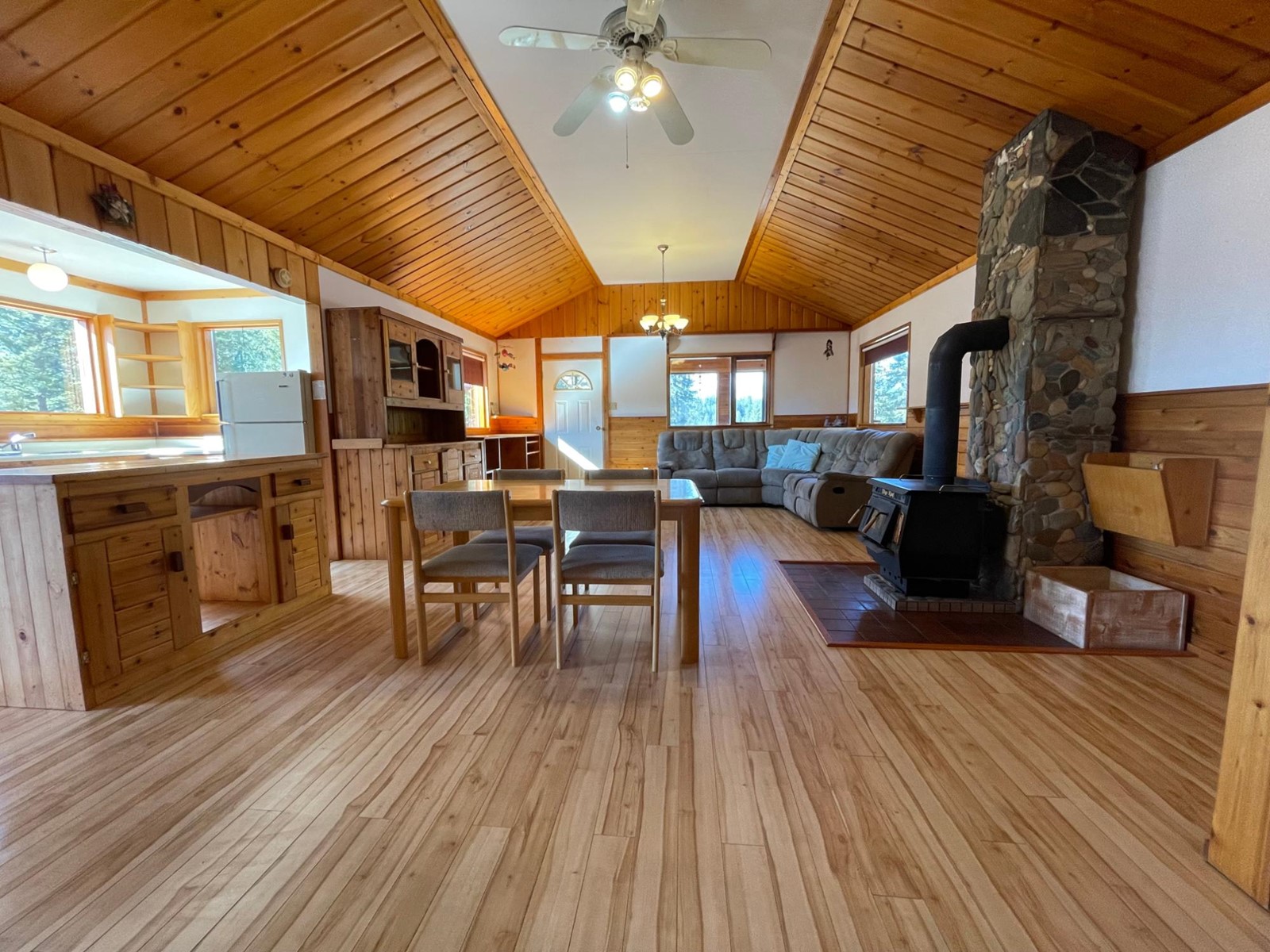 4561 Barleben Road, Skookumchuck, British Columbia  V0B 2E0 - Photo 11 - 2475737