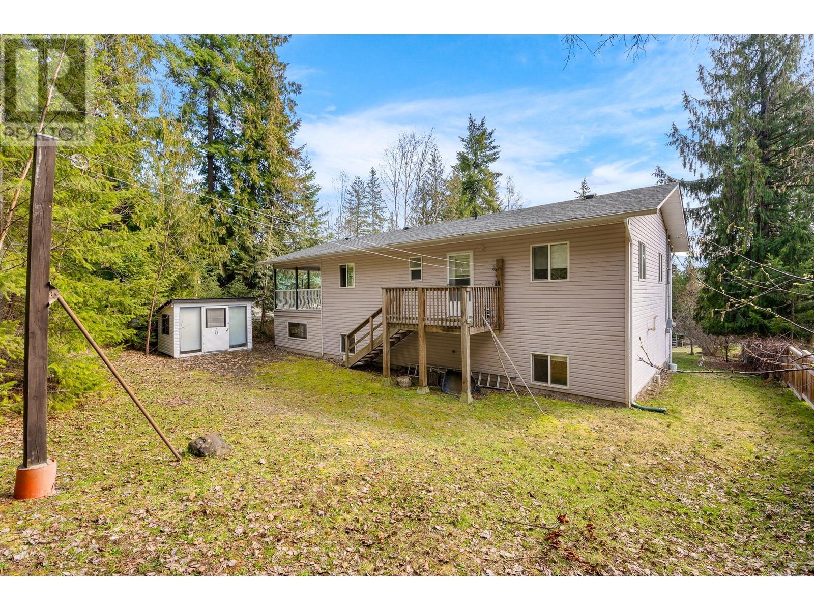 7451 Estate Drive, Anglemont, British Columbia  V0E 1M8 - Photo 31 - 10308437