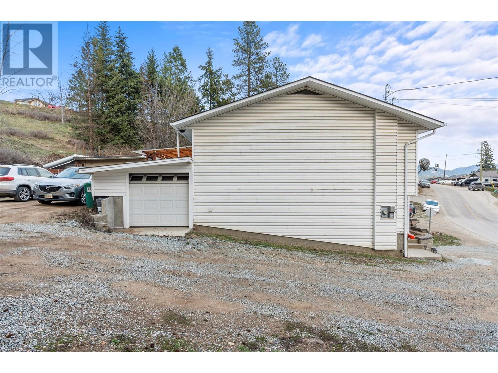 1718 Grandview Avenue, Lumby, British Columbia  V0E 2G0 - Photo 35 - 10308360