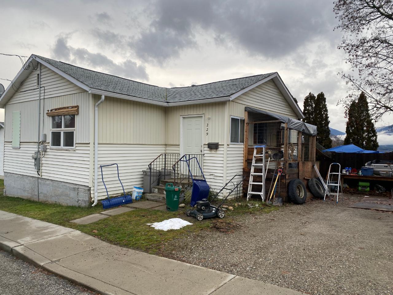 229 9th  S Avenue, Creston, British Columbia  V0B 1G3 - Photo 3 - 2475845