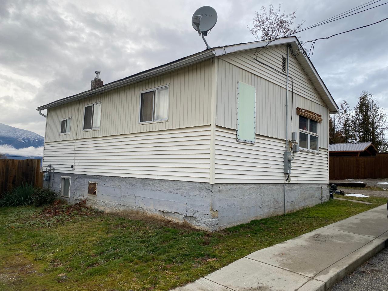 229 9th  S Avenue, Creston, British Columbia  V0B 1G3 - Photo 5 - 2475845