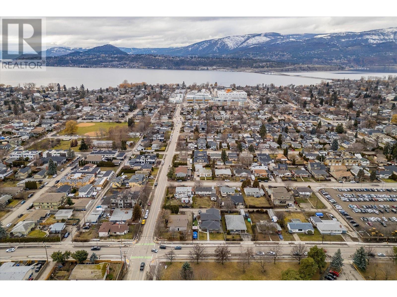 2261 Burnett Street, Kelowna, British Columbia  V1Y 2T7 - Photo 11 - 10309668