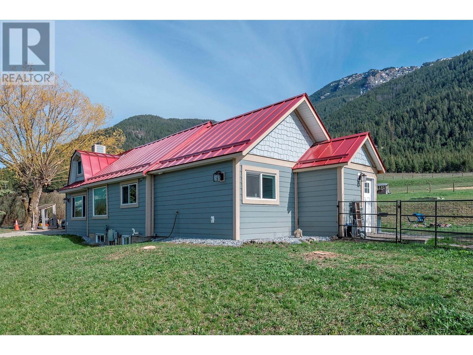 6449 97 Highway, Falkland, British Columbia  V0E 1W0 - Photo 1 - 10309637