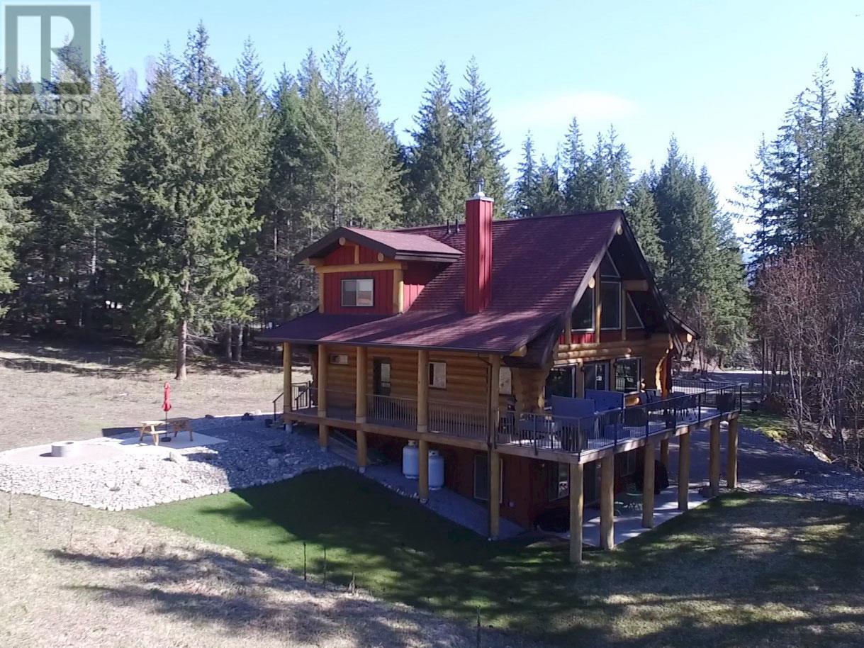 2589 Airstrip Road, Anglemont, British Columbia  V0E 1M8 - Photo 11 - 10309744