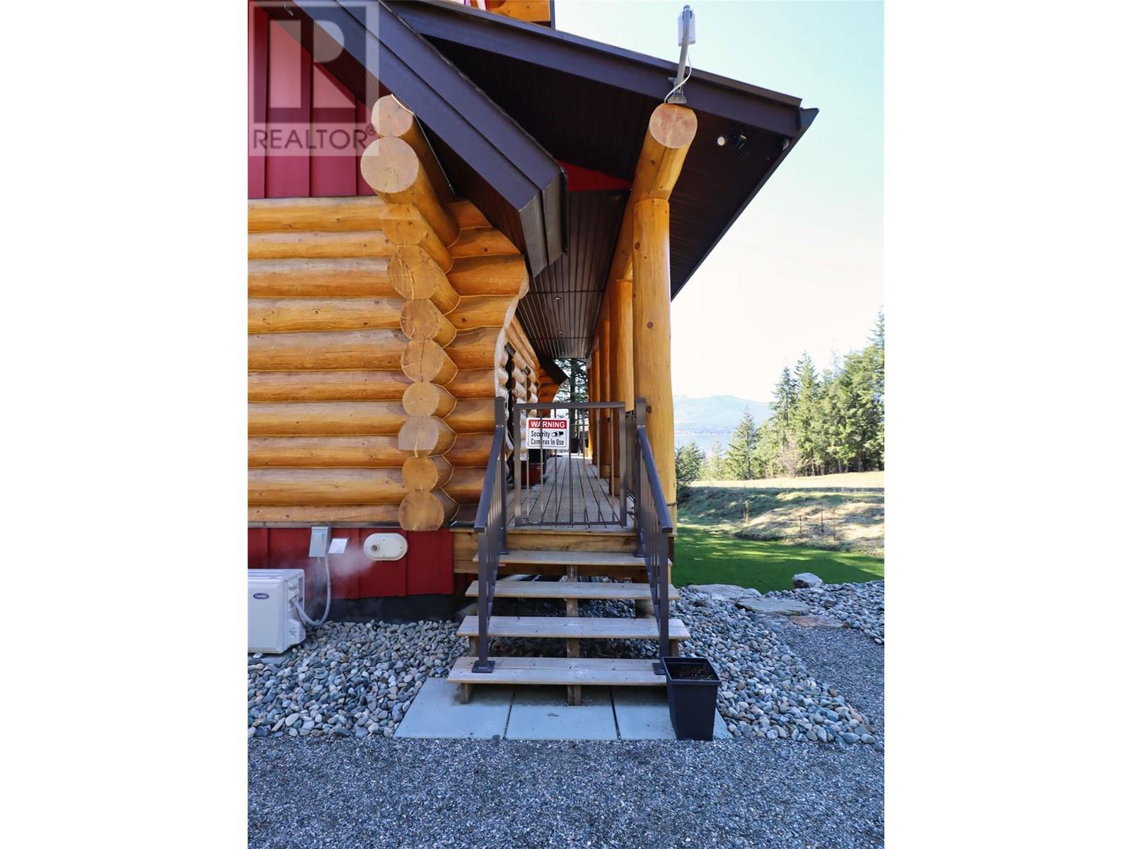 2589 Airstrip Road, Anglemont, British Columbia  V0E 1M8 - Photo 12 - 10309744