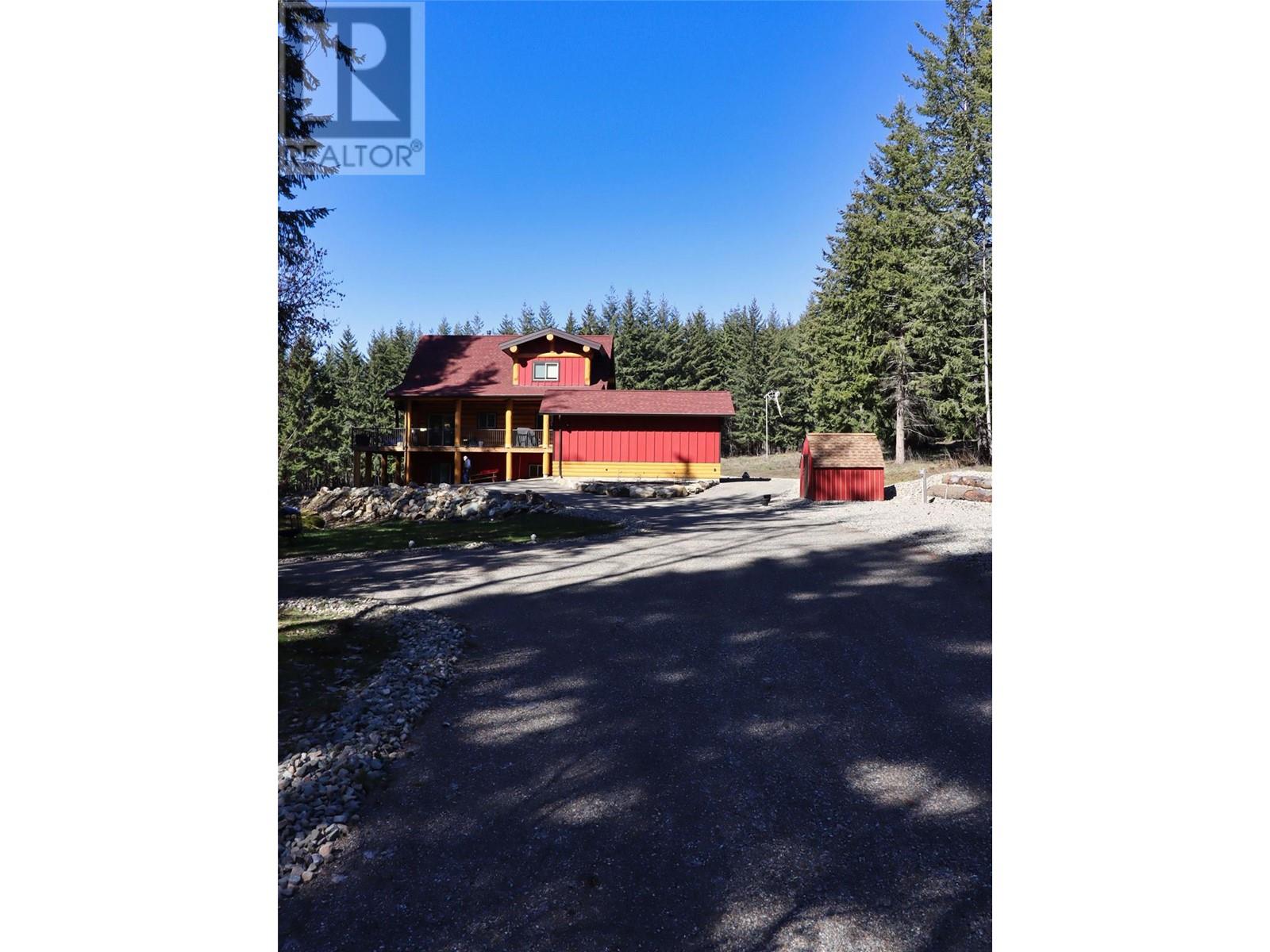 2589 Airstrip Road, Anglemont, British Columbia  V0E 1M8 - Photo 4 - 10309744