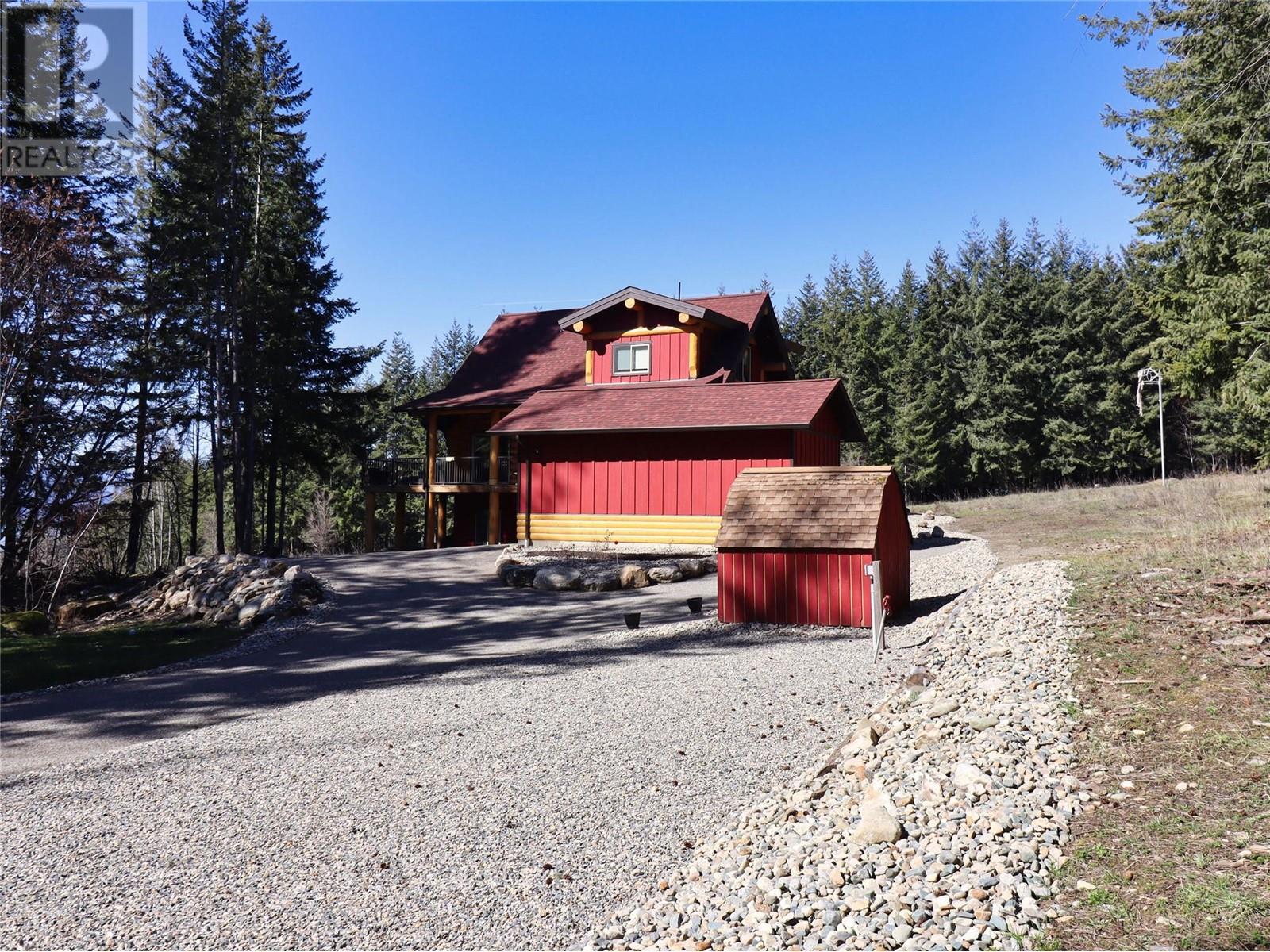 2589 Airstrip Road, Anglemont, British Columbia  V0E 1M8 - Photo 9 - 10309744