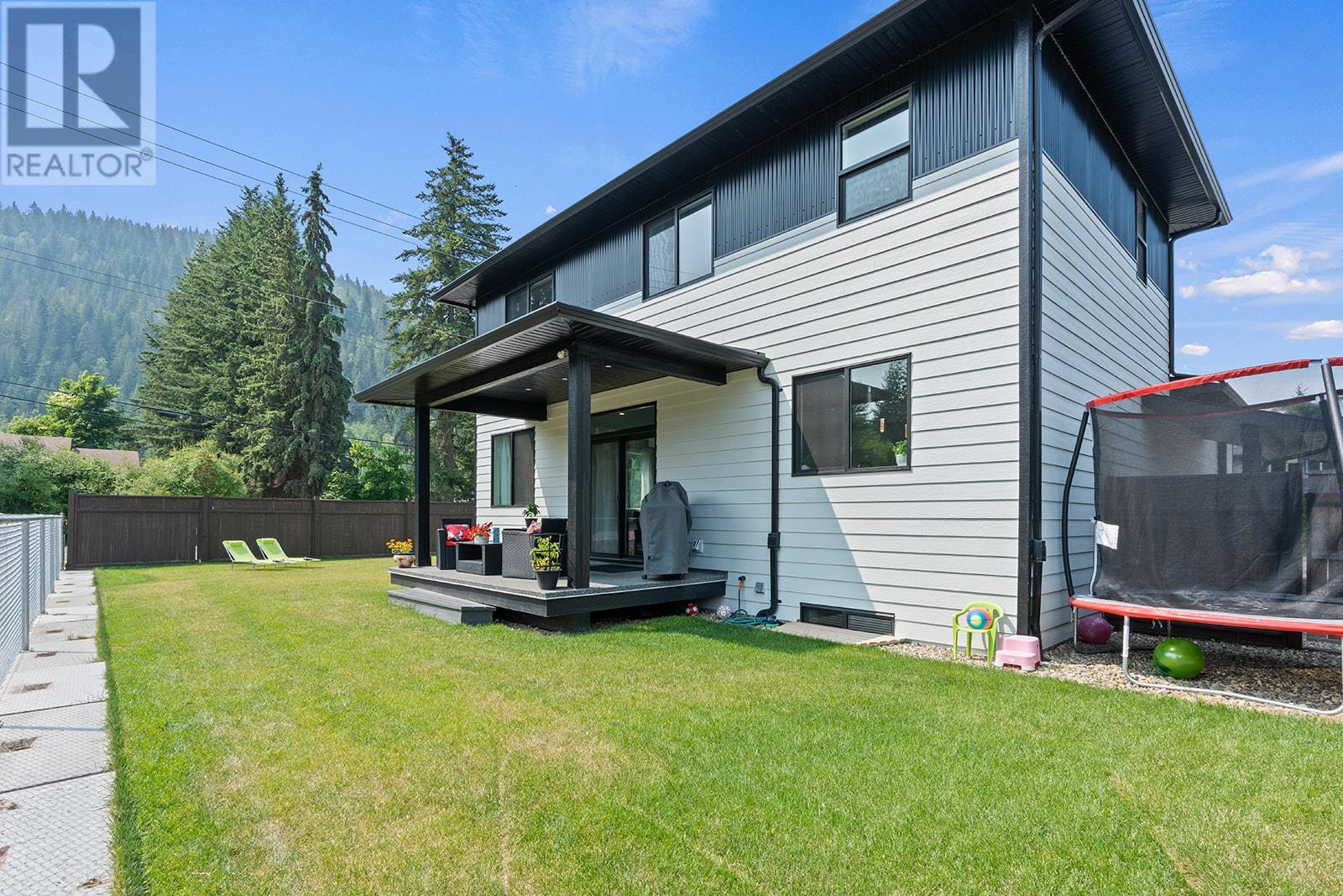 1441 20 Avenue Se Unit# 1, Salmon Arm, British Columbia  V1E 2M9 - Photo 4 - 10309947