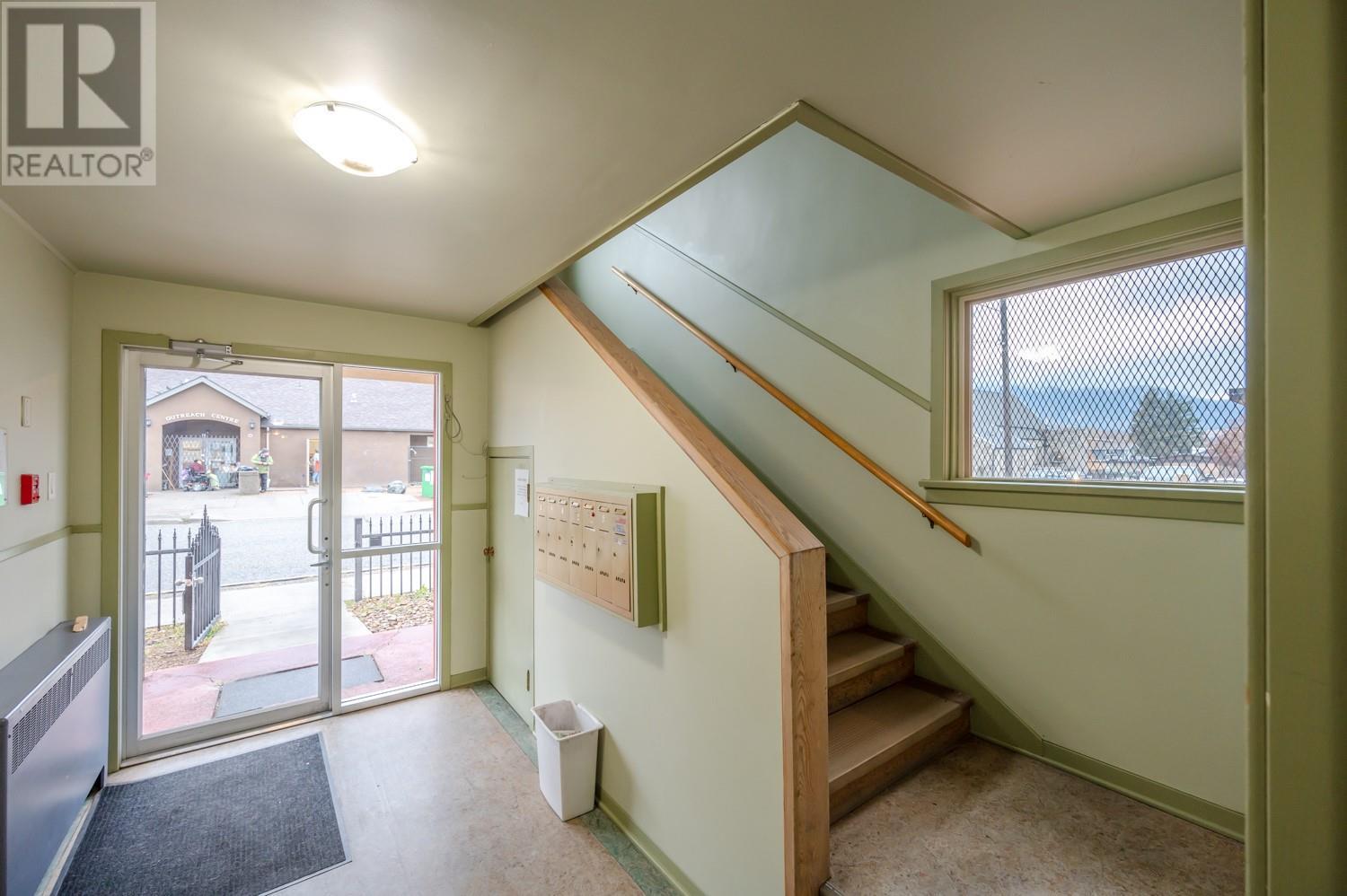 135 Orchard Avenue, Penticton, British Columbia  V2A 1X7 - Photo 3 - 10310093