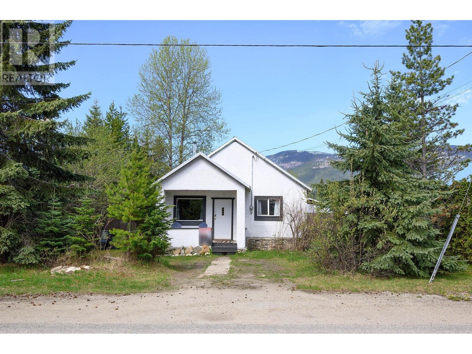 817 Main Street, Blue River, British Columbia  V0E 1J0 - Photo 1 - 177840