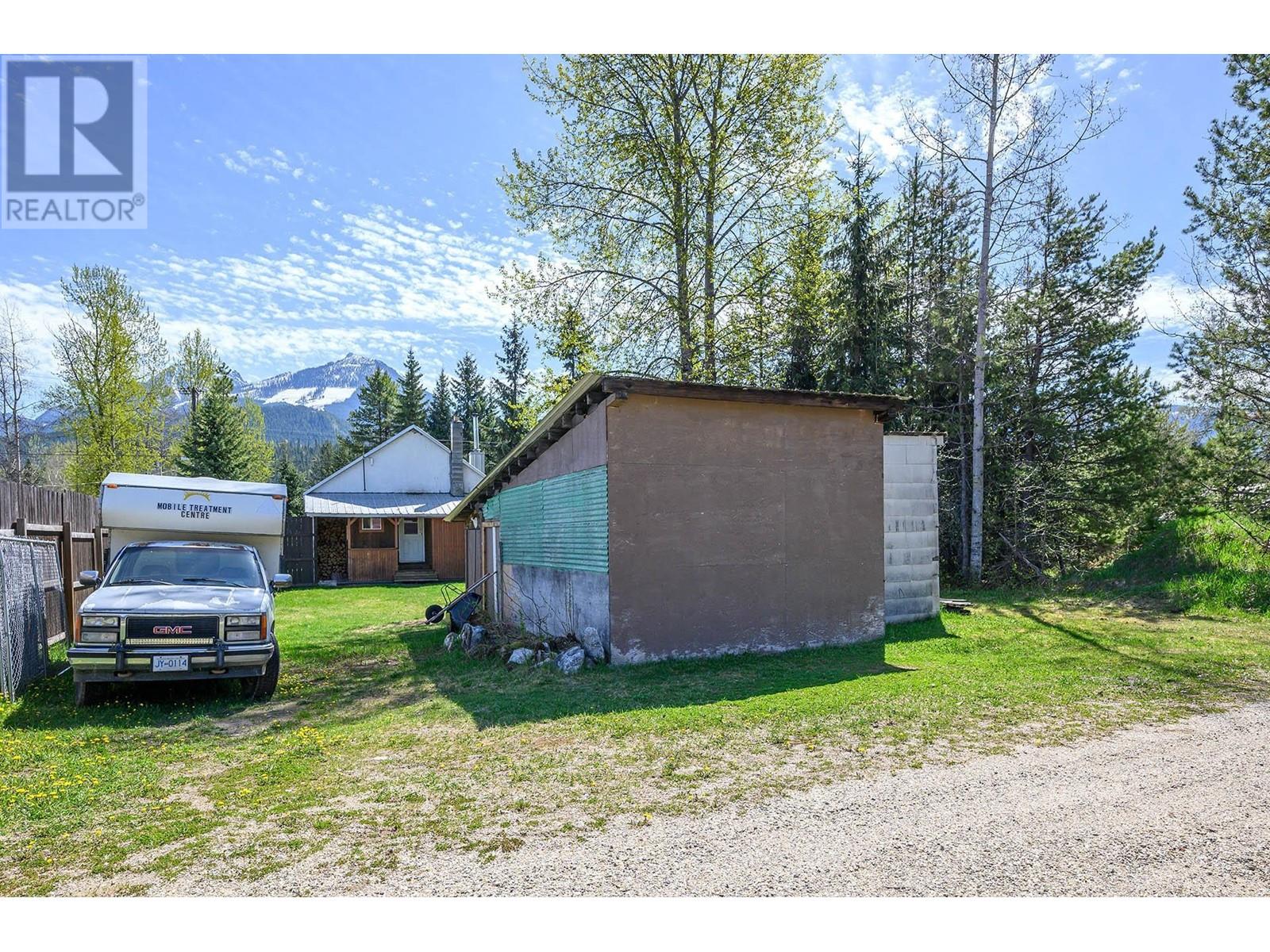 817 Main Street, Blue River, British Columbia  V0E 1J0 - Photo 39 - 177840