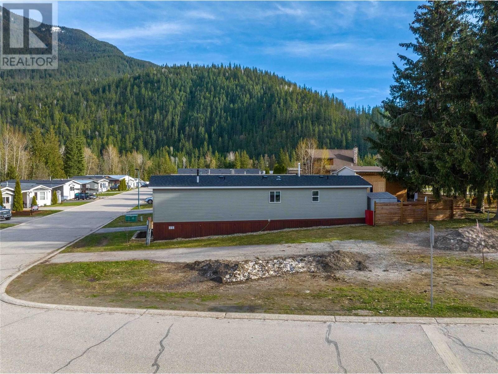 59 Johnson Way, Revelstoke, British Columbia  V0E 2S1 - Photo 4 - 10309985