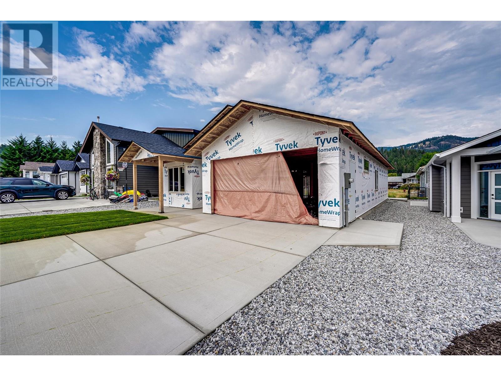 575 Meadowlark Avenue, Vernon, British Columbia  V1H 2A1 - Photo 2 - 10310325