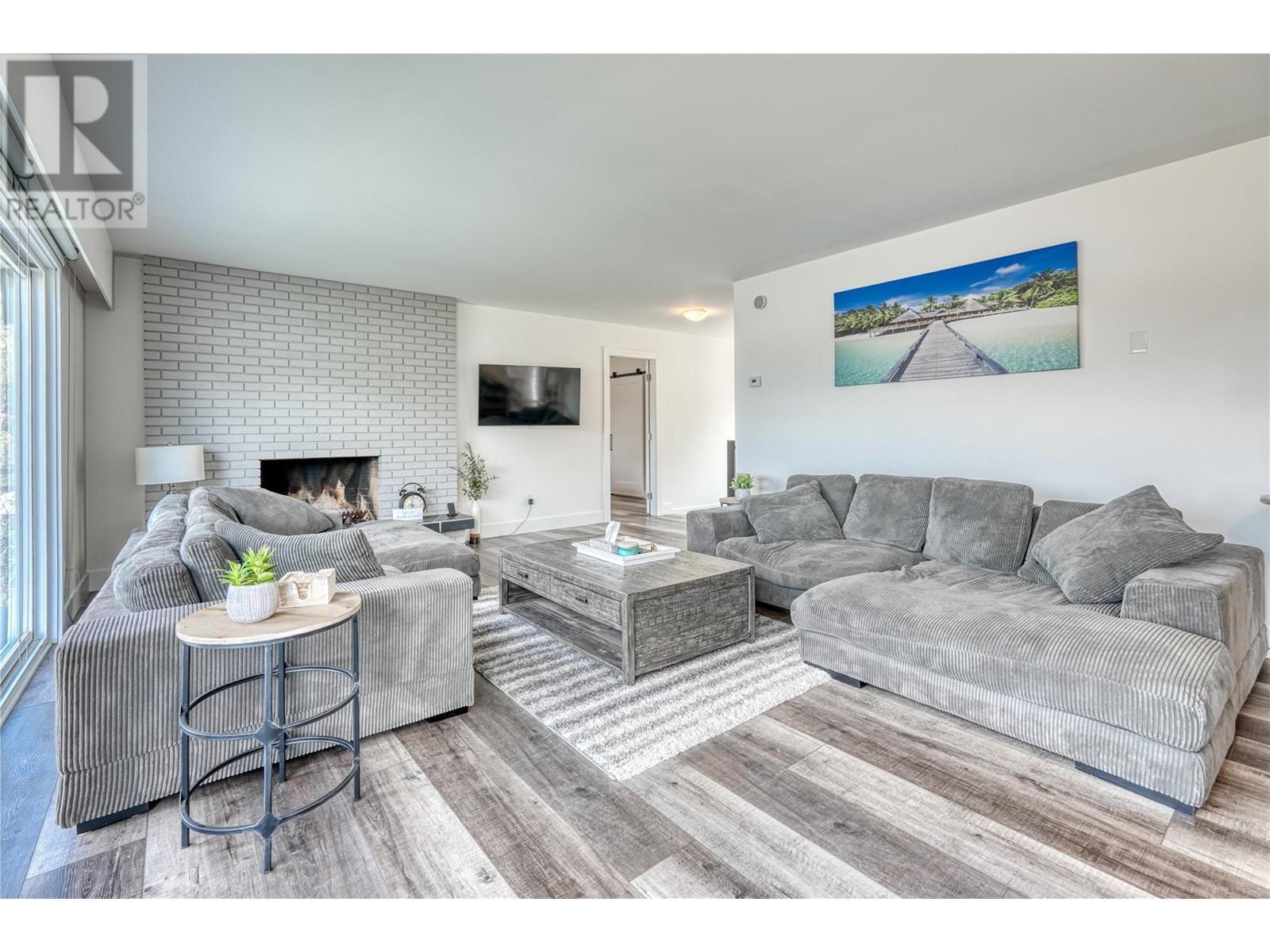 3951 Lakeside Road, Penticton, British Columbia  V2A 8W3 - Photo 3 - 10311672