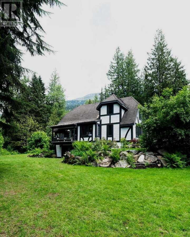 3025 Camozzi Road, Revelstoke, British Columbia  V0E 2S3 - Photo 31 - 10312991