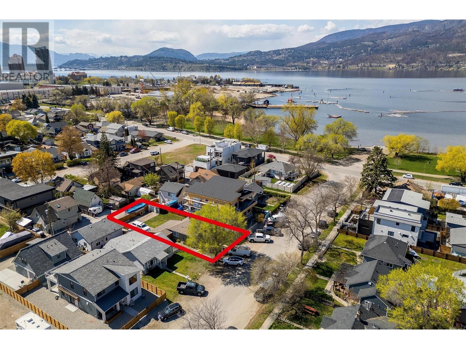 559 Cambridge Avenue, Kelowna, British Columbia  V1Y 7M4 - Photo 2 - 10313690