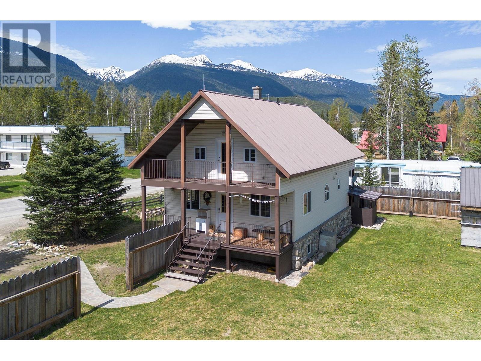 790 Spruce Street, Blue River, British Columbia  V0E 1J0 - Photo 2 - 178462