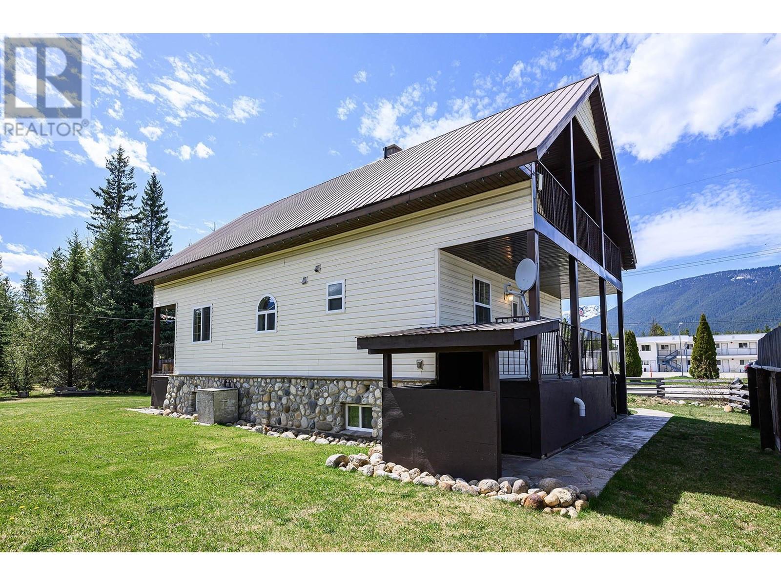 790 Spruce Street, Blue River, British Columbia  V0E 1J0 - Photo 40 - 178462