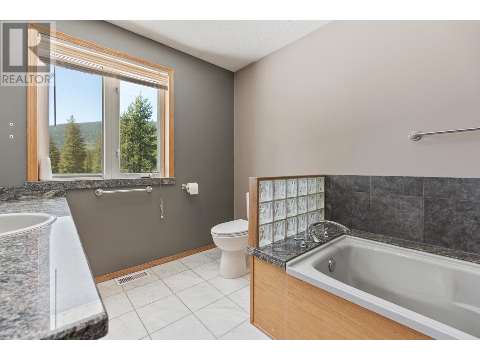 2642 Norns Creek Road, Castlegar, British Columbia  V1N 4T3 - Photo 26 - 2476910