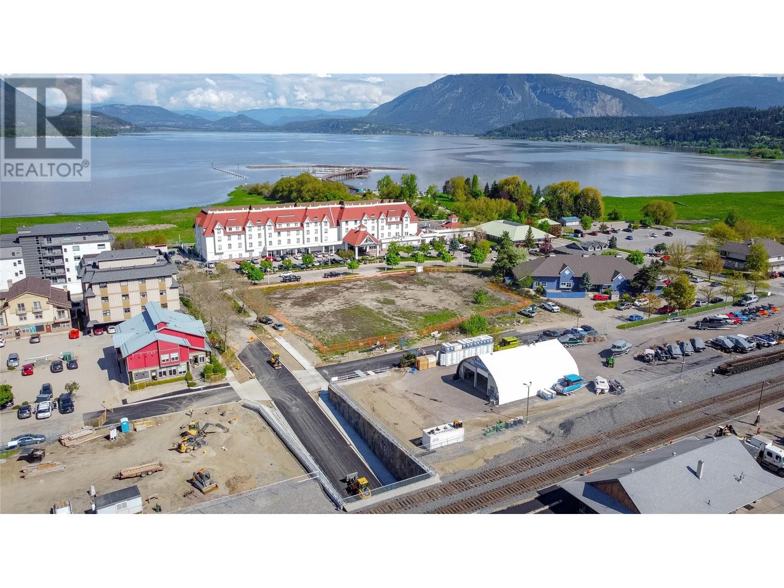 250 Harbourfront Drive Ne, Salmon Arm, British Columbia  V1E 0B3 - Photo 10 - 10314034