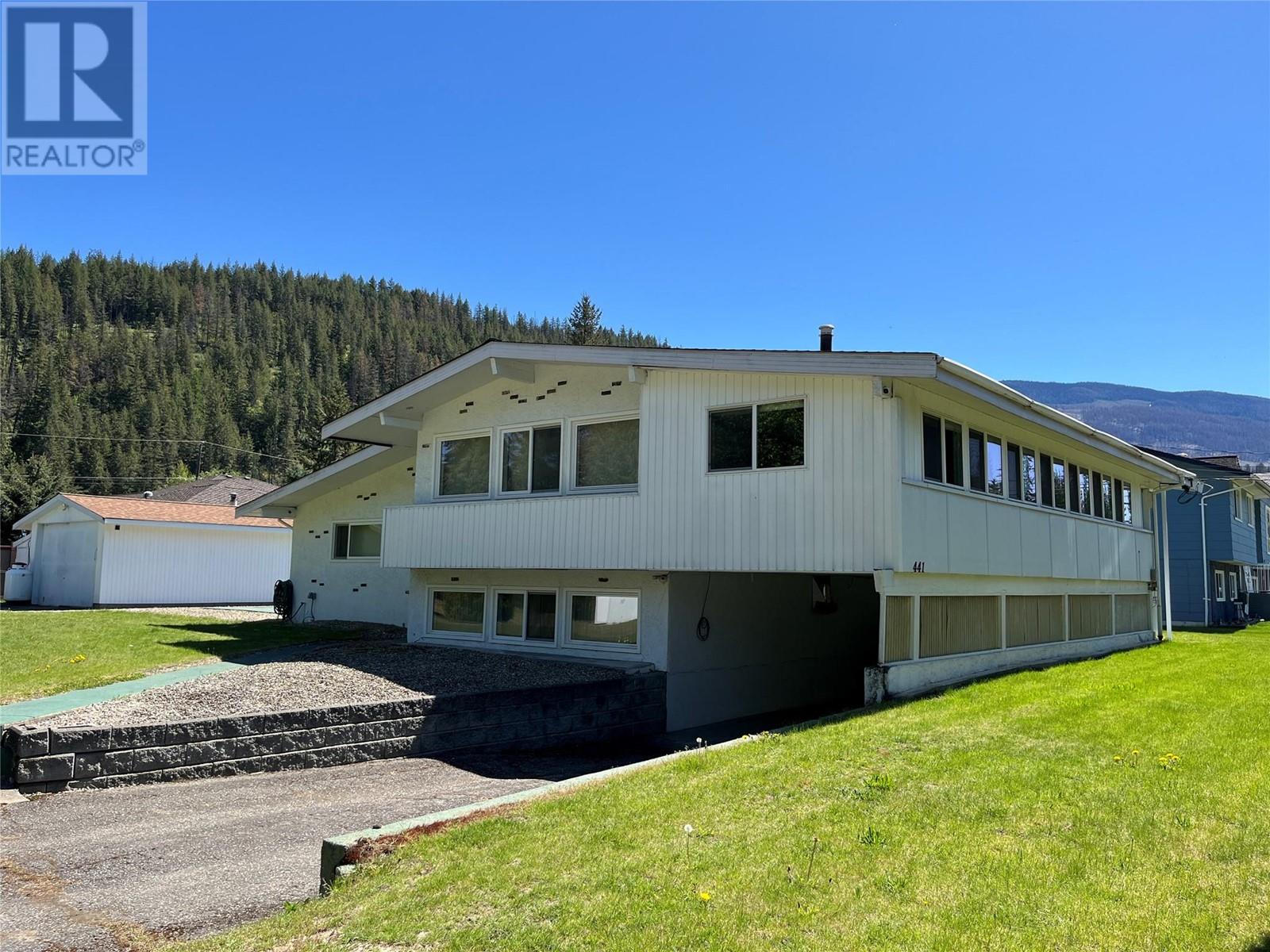 441 Oak Avenue, Sicamous, British Columbia  V0E 2V1 - Photo 2 - 10309912