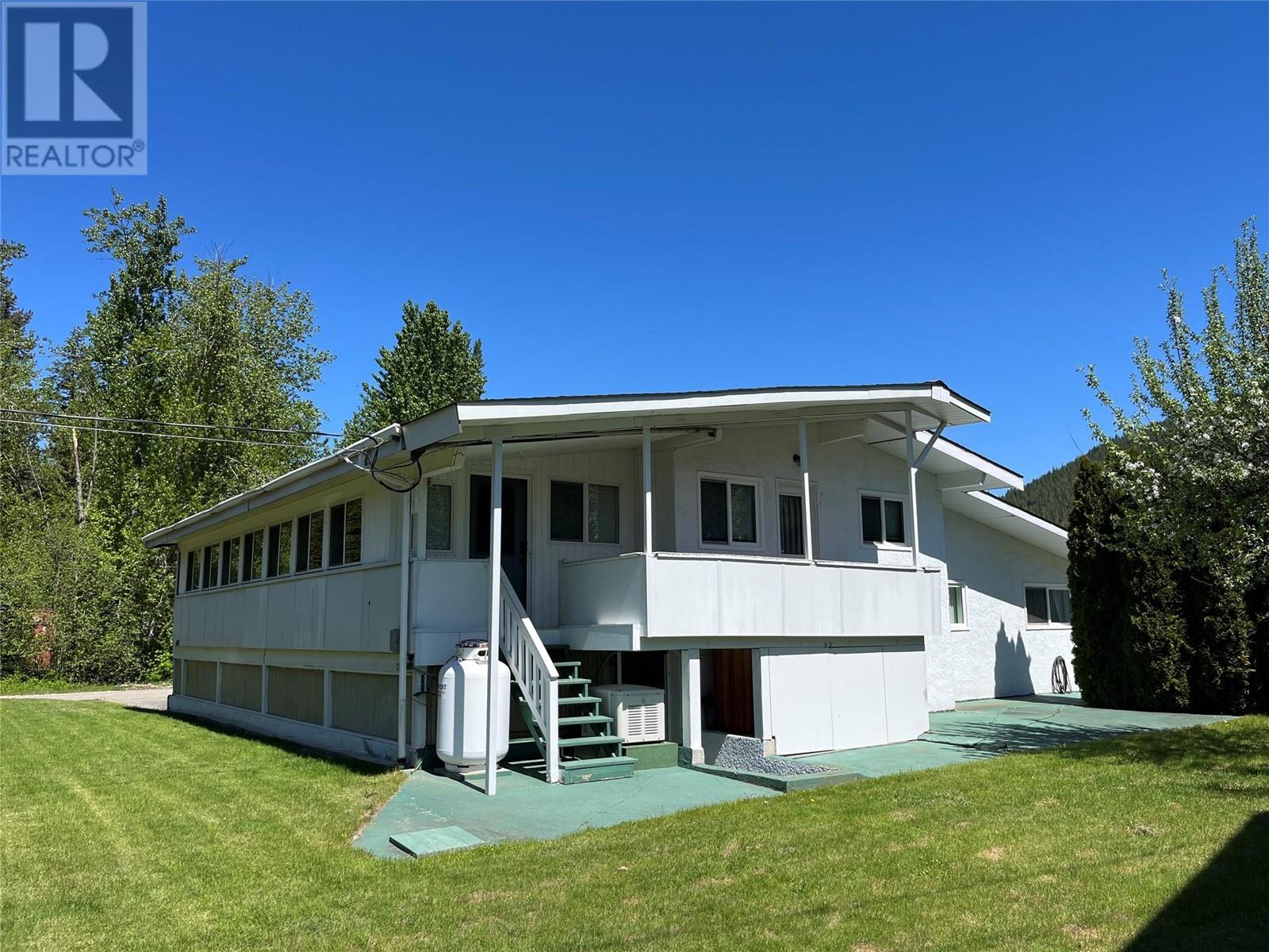 441 Oak Avenue, Sicamous, British Columbia  V0E 2V1 - Photo 4 - 10309912