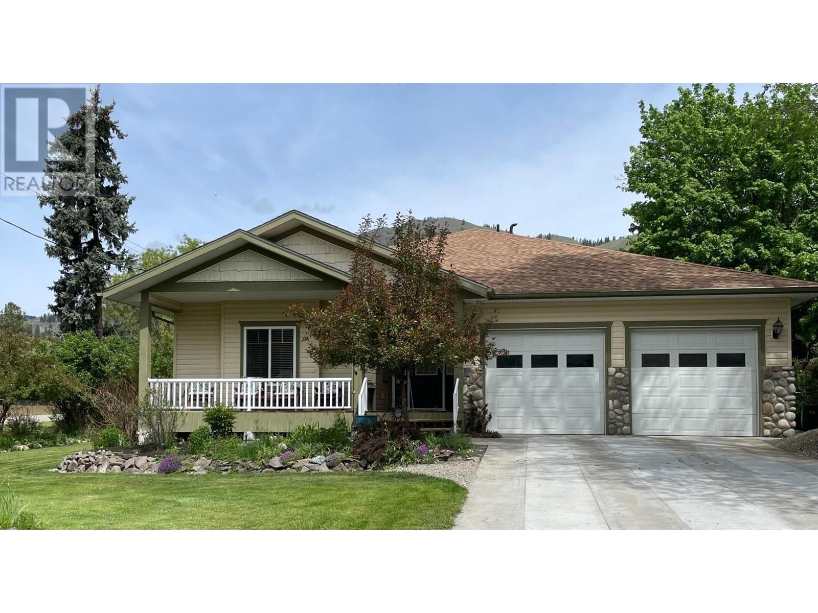 543 Hartland Avenue, Midway, British Columbia  V0H 1M0 - Photo 1 - 2477047