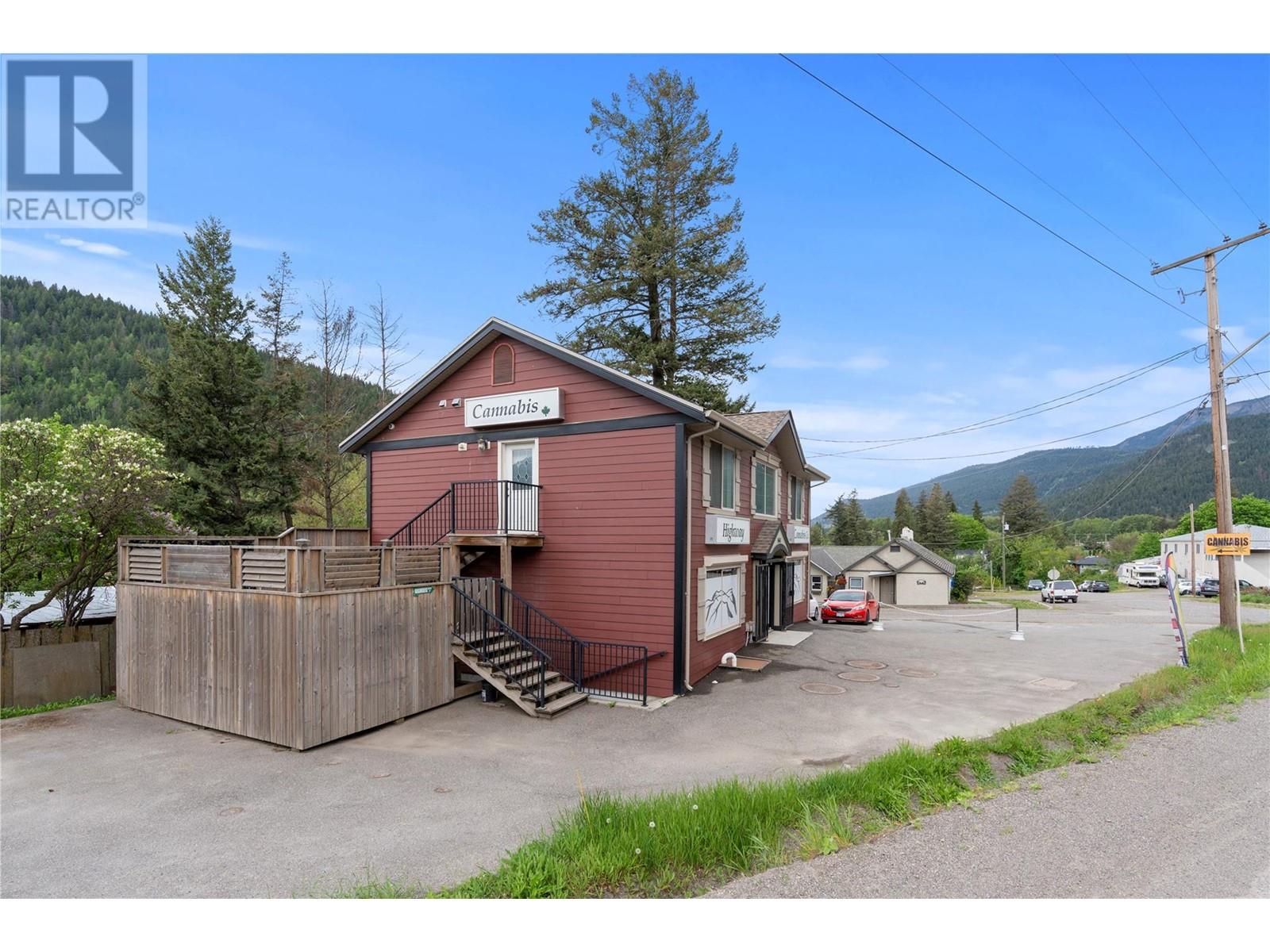 5661 97 Highway, Falkland, British Columbia  V0E 1W0 - Photo 40 - 10314352