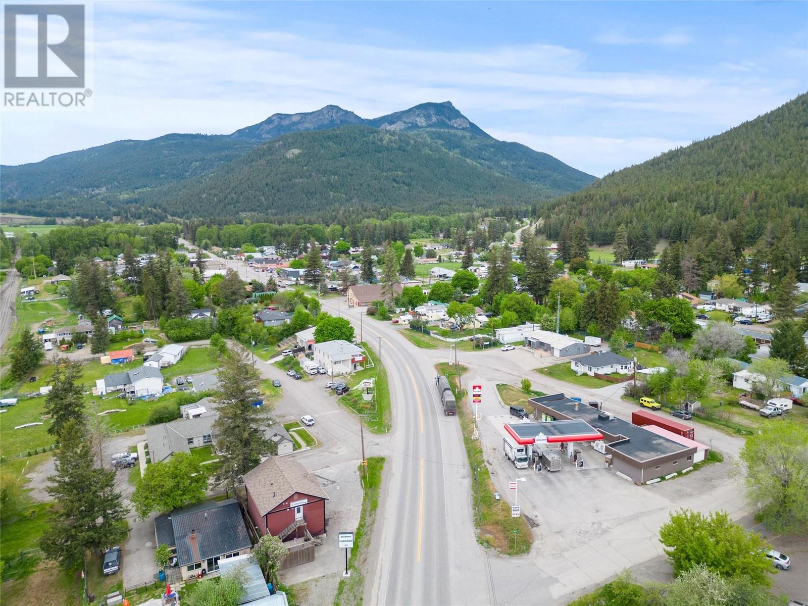 5661 97 Highway, Falkland, British Columbia  V0E 1W0 - Photo 43 - 10314352