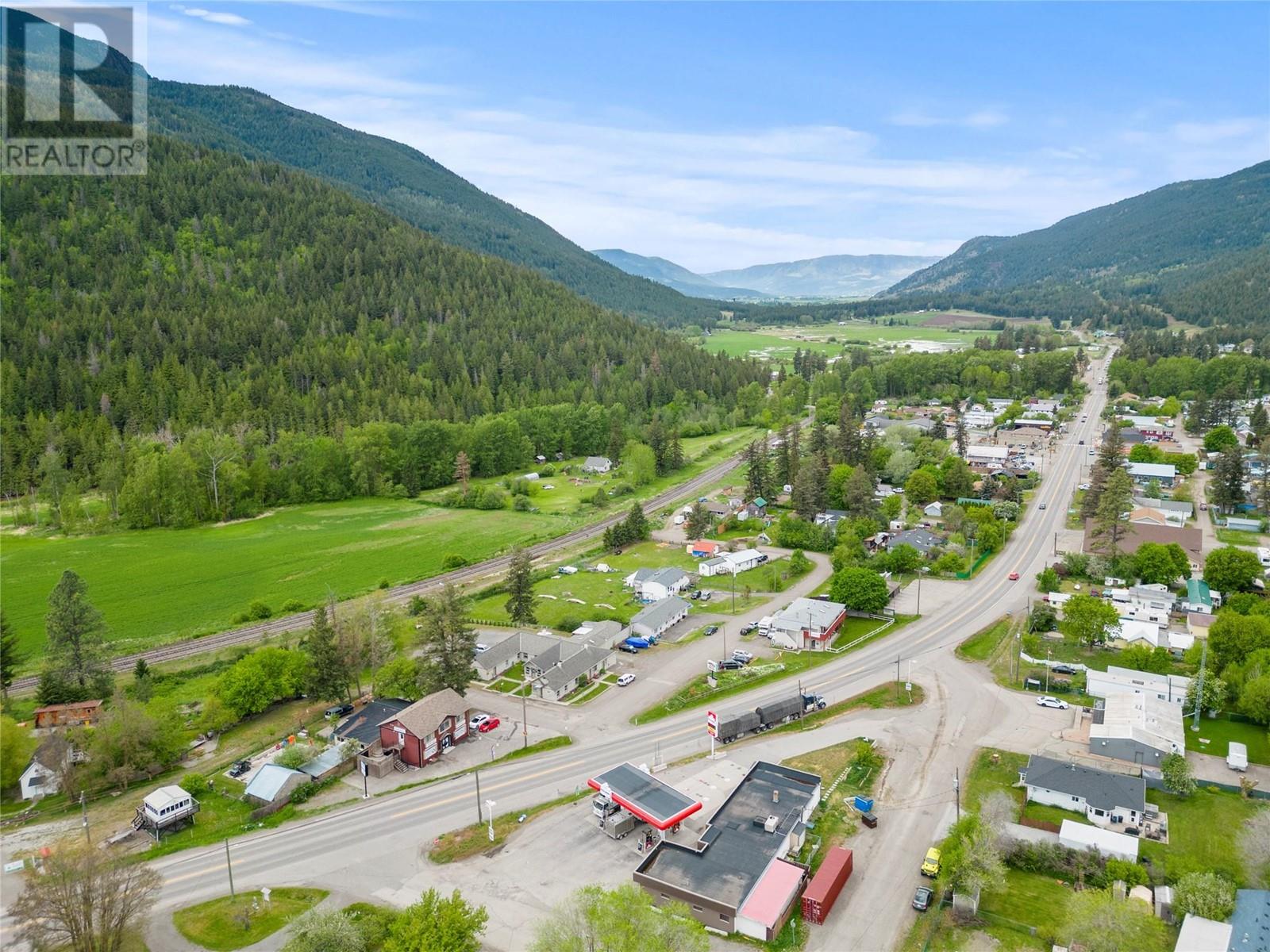 5661 97 Highway, Falkland, British Columbia  V0E 1W0 - Photo 44 - 10314352